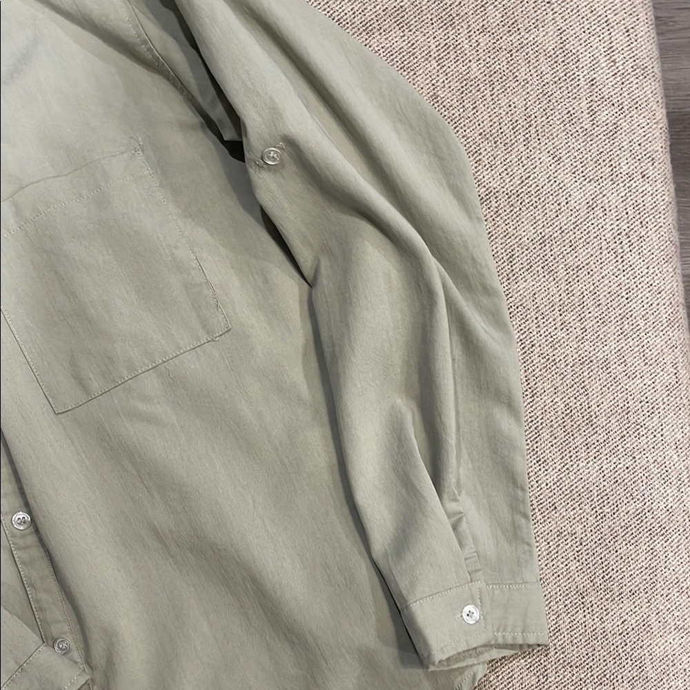 Light Green Button-Up Shirt - Picture 2 of 4